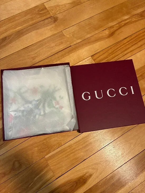 NWT Gucci Scarf Flora Print White/Multicolor Silk Scarf, In Original Box and Bag - Picture 7 of 9